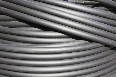 Arka plan ile parlak siyah borular