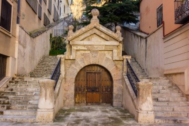 Llane şehir içinde tipik güzel ve renkli binalar