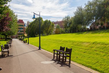 Bir parkta yürüyüş ve Bisiklet izi