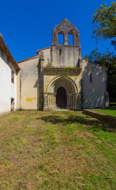 Llane şehir içinde tipik güzel ve renkli binalar