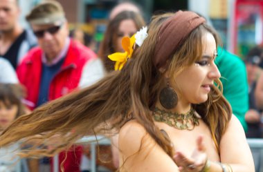 5 Eylül 2015: egzotik dansçı sırasında Arapça