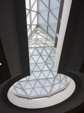 Fraktal tarzı cam çatı penceresi