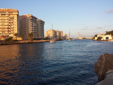 bir küçük yelkenli yelken