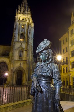 Regent, Oviedo, İspanya ünlü heykeli