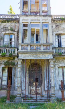 Llanes şehir İspanya tipik güzel ve renkli binalar