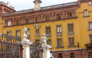 Leon, İspanya katedralde küçük melek heykelinin