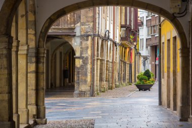 Arcades ve sütunları ünlü antik kentin Aviles İspanya