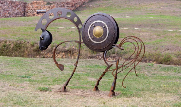 Escultura abstracta de un caballo, Gijón, España — Foto de Stock