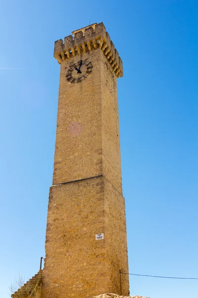 Tipici edifici belli e colorati nella città di Llane — Foto Stock