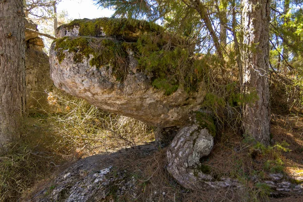 Pedras com formas caprichosas na encantada cidade de Cuena, Espanha — Fotografia de Stock