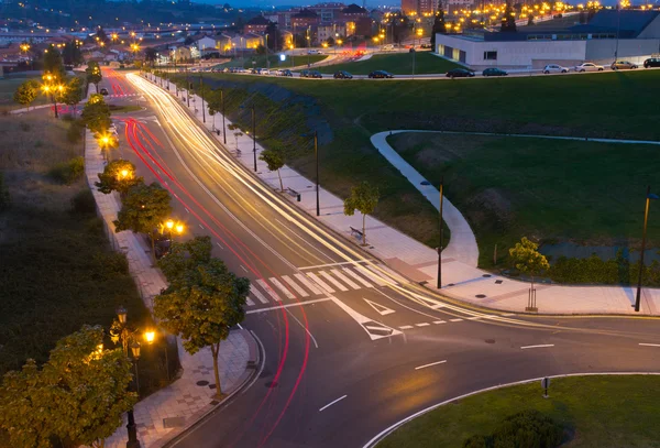 Vista nocturna de las calles de la ciudad de Oviedo, España —  Fotos de Stock