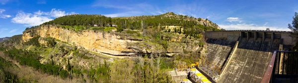 Old dam hydroelectric power plant in cuenca, Spain — Stock Photo, Image