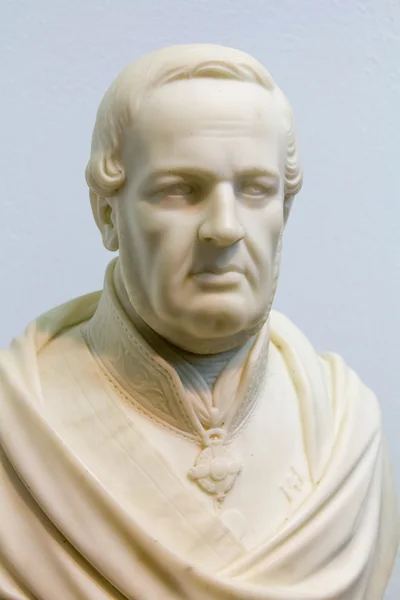 Busto de mármore branco de um homem — Fotografia de Stock