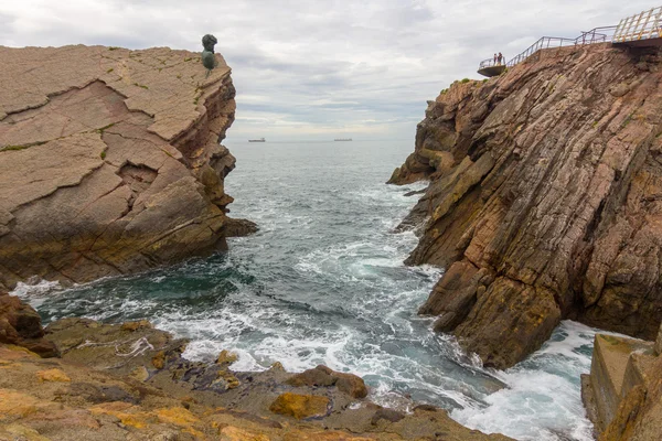 Monument on the rocks by the sea of Philippe Cousteau, Gijon, Spain — Stock Photo, Image
