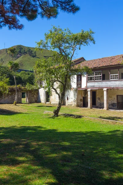 Aldeia abandonada (San Antolin Bedon) Espanha — Fotografia de Stock