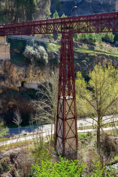 Famosa ponte de ferro na cidade de Cuenca, Espanha — Fotografia de Stock