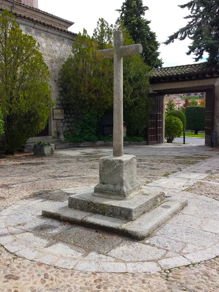 Sculpture d'une croix de pierre — Photo