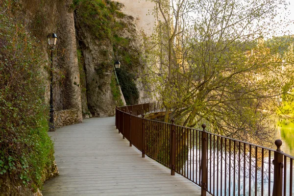 Jucar river crossing the city of Cuenca, Spain — Stock Photo, Image