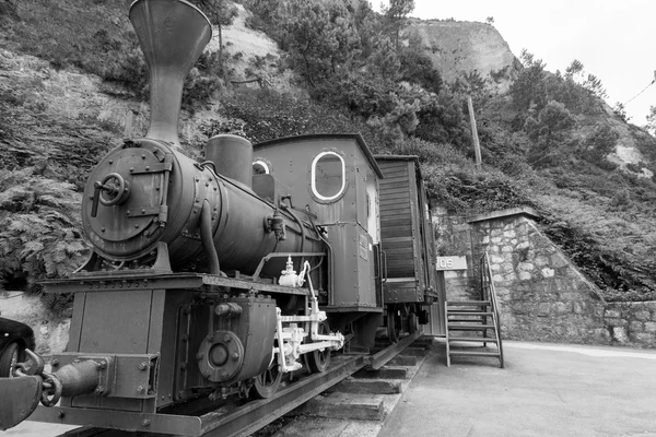 Ancienne locomotive à vapeur restaurée — Photo