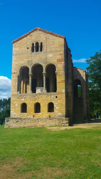 Santa Maria del Naranco, Iglesia Patrimonio de la Humanidad, Oviedo, España — Foto de Stock