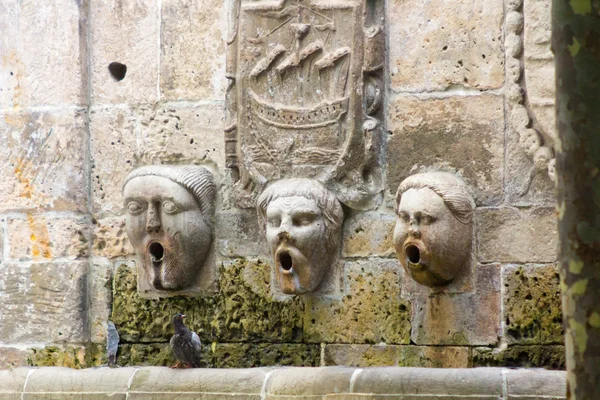 Стародавні водяні фонтани водопровідні труби — стокове фото