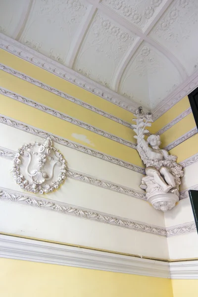 Geschnitzte Steindetails in einem Gebäude — Stockfoto