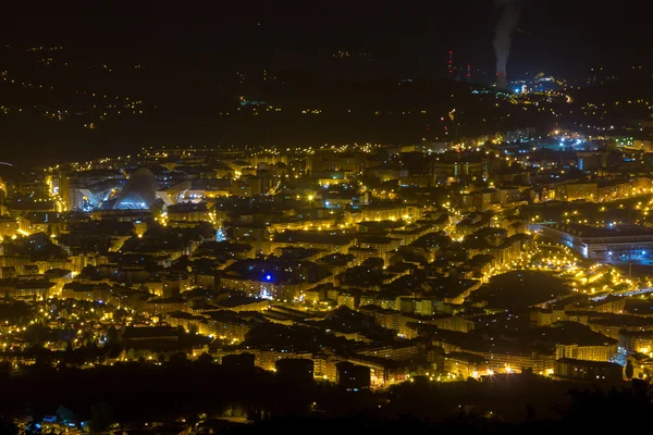 Vista aerea notturna della città di Oviedo, Spagna — Foto Stock