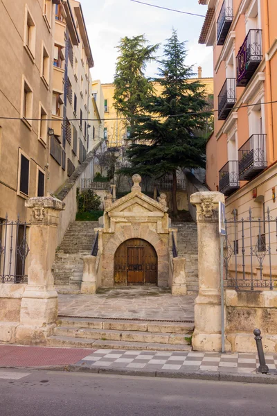 Vieja escalera en un parque en Cuenca, España — Foto de Stock