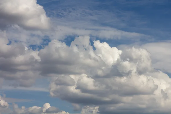 Big white clouds in the sky — Stock Photo, Image