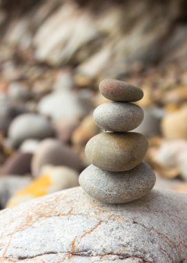 Bir başka bir yere bir plajda kayalar