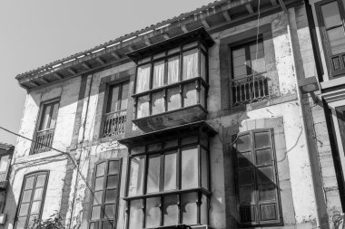 Camdan balkonlar, tipik Kuzey Llanes, İspanya