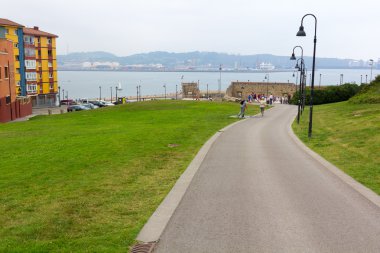 Bir parkta yürüyüş ve Bisiklet izi