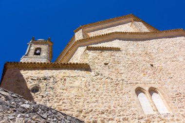 İspanya 'nın ünlü Cuenca şehrinin tipik caddeleri ve binaları