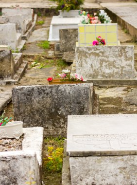 güzel heykel ve haç ile eski mezarlığı