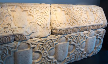 Antik mezar taş