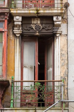 bir cephe eski ahşap pencere