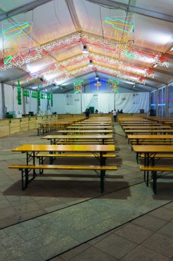 Tablolar yüzlerce çıkarılabilir çadır