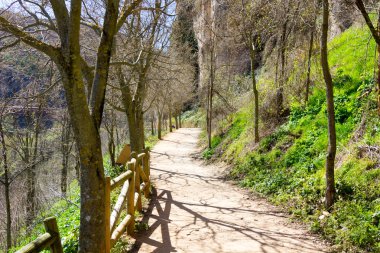 Yolu ile Cuen şehir içinde şehir dışında Ahşap korkuluk
