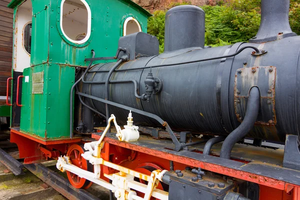 Ancienne locomotive à vapeur restaurée — Photo