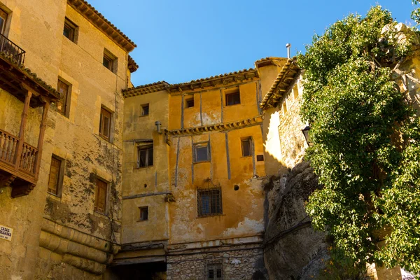 Tipikus utcák és épületek a híres város Cuenca, Spai — Stock Fotó