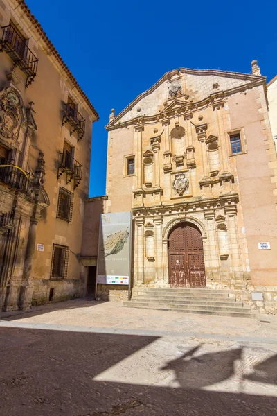 Typiska gator och byggnader i den berömda staden Cuenca, Spanien — Stockfoto