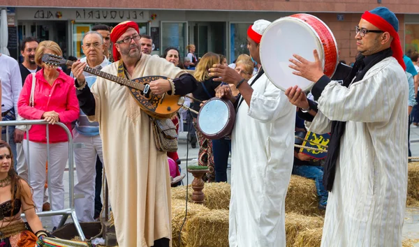 Avila, İspanya 5 Eylül 2015: müzik exotica Arapça inci sırasında — Stok fotoğraf