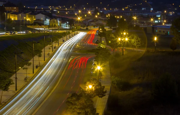 Nocny widok na ulice miasta Oviedo, Hiszpania — Zdjęcie stockowe