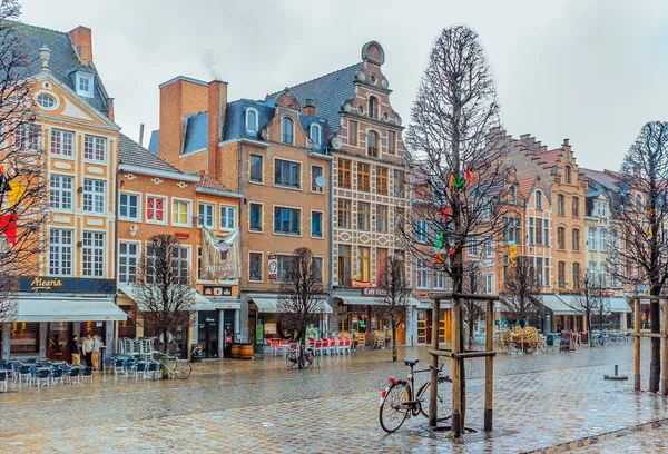 Old Market Leuven meydanda güzel bina satır