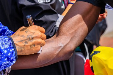 İngiliz yarış pilotu Lewis Hamilton, Monte Carlo Monaco Grand Prix 'de 5 kez Formula 1 Dünya Şampiyonu oldu.