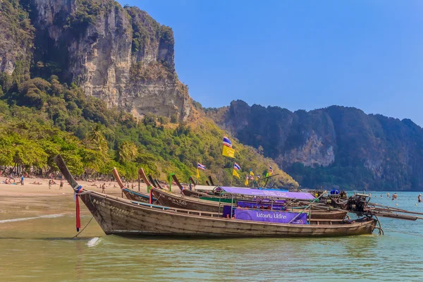 Ao Nang Beach Tayland Longtail tekneler — Stok fotoğraf