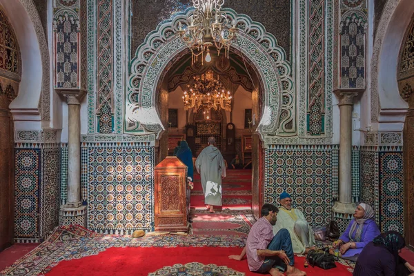 Mosque entrance decorated with mosaic and carvings — Stock Photo, Image