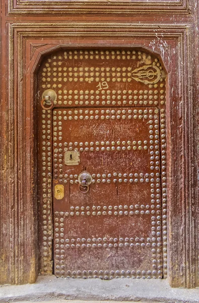 Ancienne porte d'une maison traditionnelle marocaine — Photo