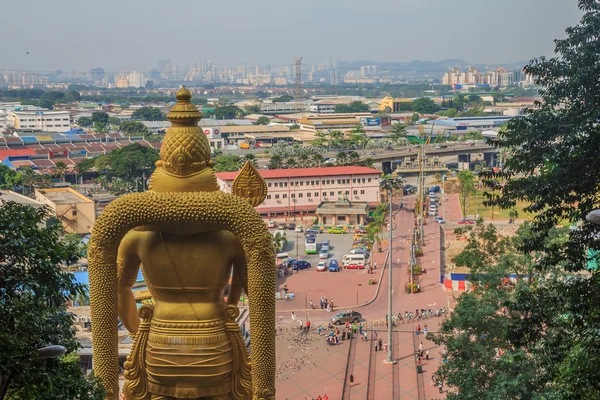 Visa till Kuala Lumpur från toppen av trappan på Batu Caves — Stockfoto