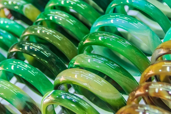 Jade-Armbänder auf dem Markt Stockbild